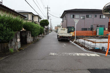 前面道路含む現地写真（基礎工事中）