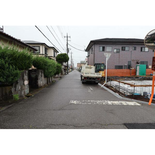 前面道路含む現地写真（基礎工事中）