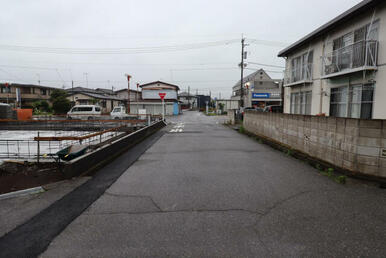 前面道路含む現地写真（基礎工事中）