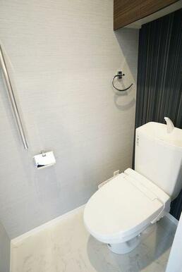 温水洗浄便座付きトイレです。