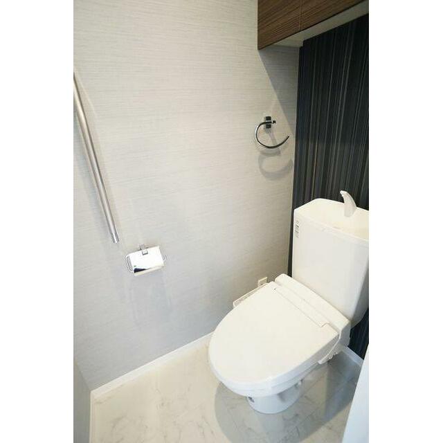 温水洗浄便座付きトイレです。