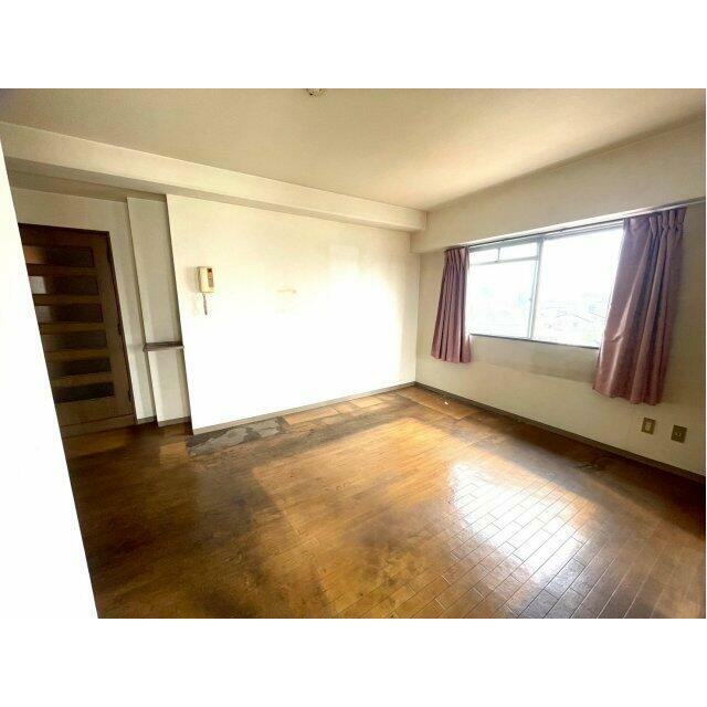 家族と過ごすひと時を溢れる光が優しく包み込むリビングダイニング。家族とともに、心穏やかに過ごすひと