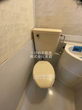 白基調で清潔感のあるトイレです♪