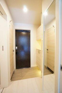 【玄関】飾り棚付きシューズボックス