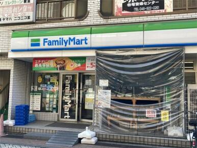 ファミリーマート　谷塚駅東口店