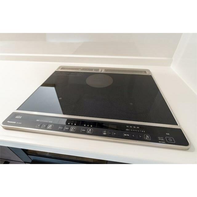 高火力で調理でき、火を使用しないため火災リスクを抑えられます。フラットなのでお手入れも楽です。