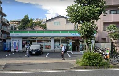 ファミリーマート三ッ沢上町駅前店