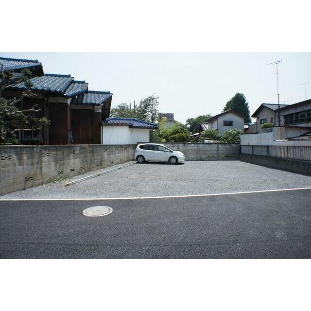 敷地内に駐車場もございます。（別途契約、空き要確認）