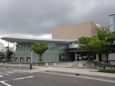 新潟市立中央図書館