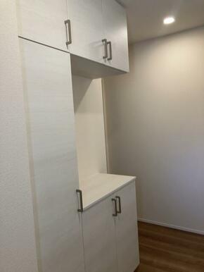 帰ってきたらまずは玄関で消毒や消臭を（1号棟）