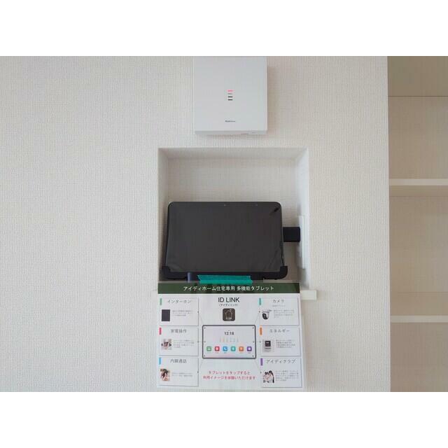 家電の操作やインターホン代わりにもなる多機能タブレット付きです