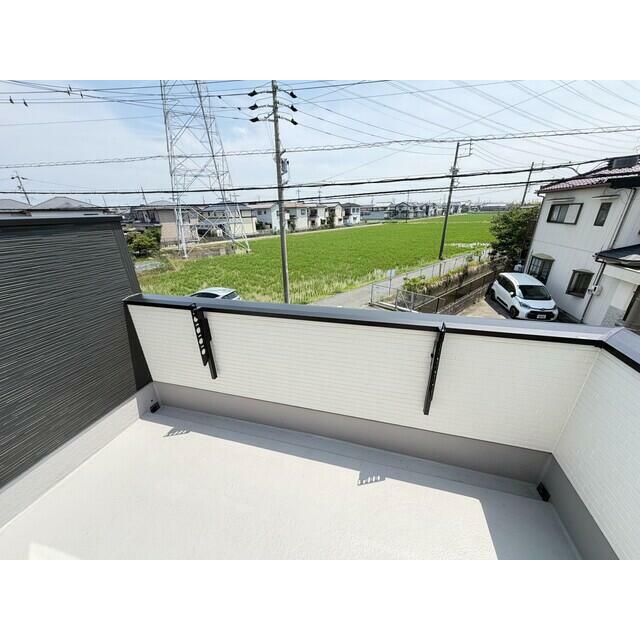 洗濯物がたっぷり干せるバルコニー