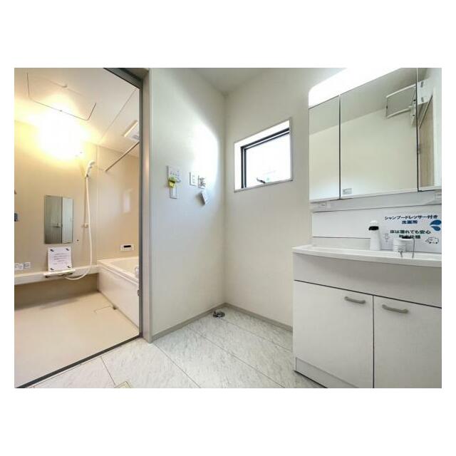 朝の準備・毎日の洗濯・帰宅後のお風呂と大活躍の洗面スペース