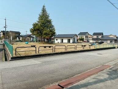 前は公園で開けています。