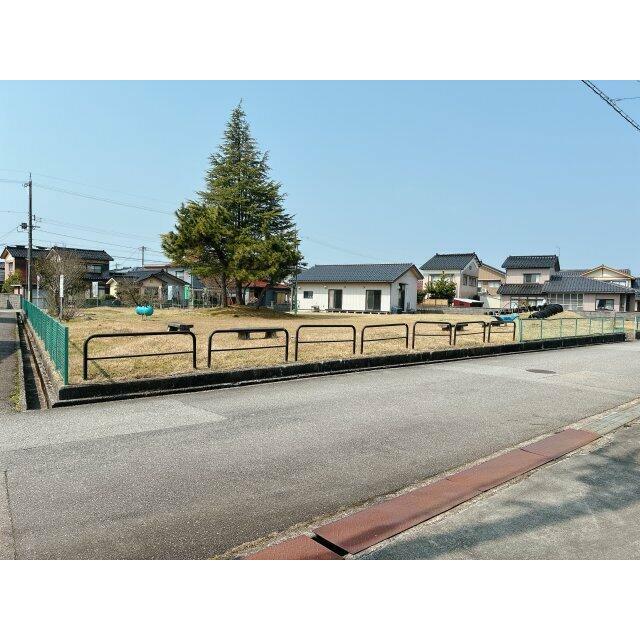 前は公園で開けています。