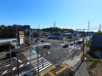 最上階の２面採光なので、眺望は良好です。（多摩境駅方面）