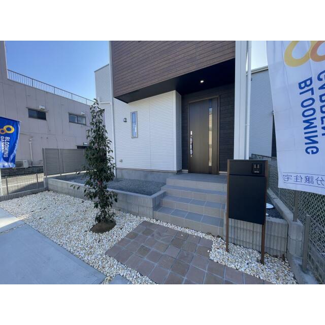 現地玄関アプローチ