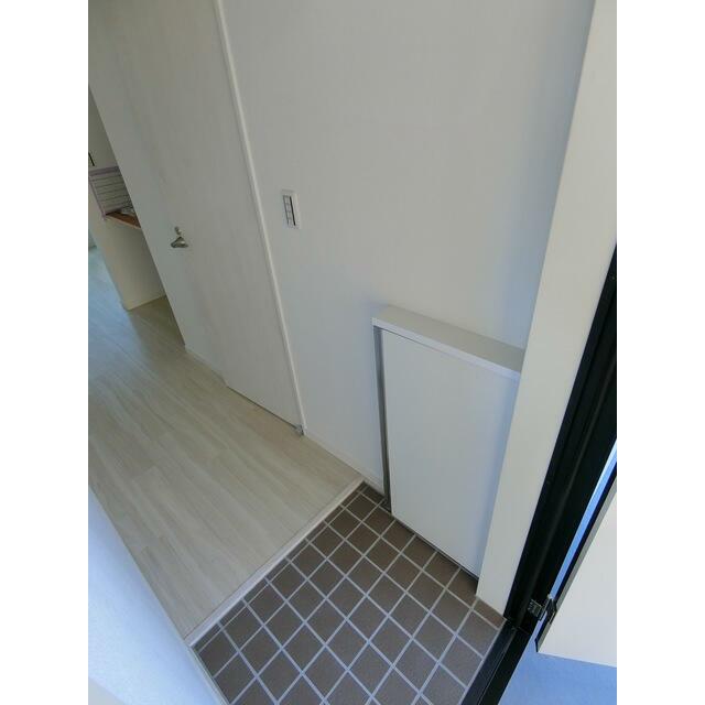 グレード感のあるタイル張り玄関