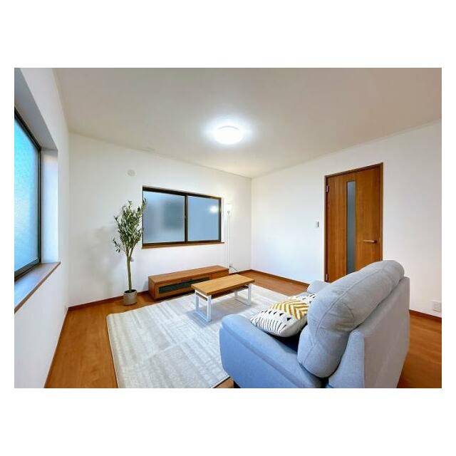 「LDK」ニトリ家具が設置してあり、リビングのイメージがわきやすくなっております。