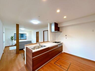 「LDK」キッチンからの角度です。