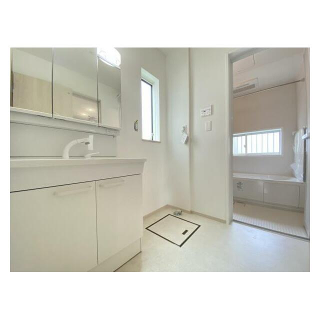 朝の準備・毎日の洗濯・帰宅後のお風呂と大活躍の洗面スペース