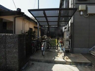 屋根付き駐輪場もございます。
