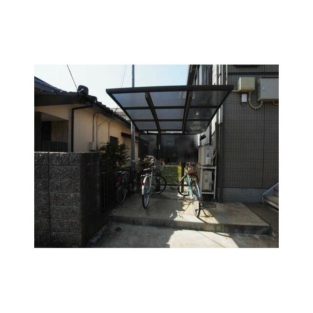 屋根付き駐輪場もございます。