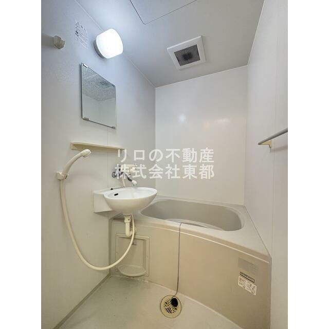洗面ボールと一体型のバスルームです♪
