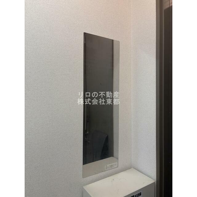 便利な鏡付！！身だしなみチェックができますね♪