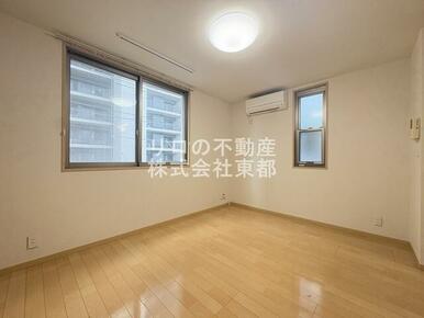 ２面採光なので、明るく風通しのよい過ごしやすいお部屋です♪