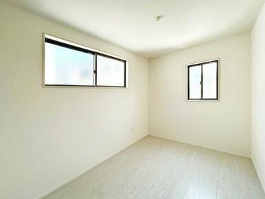 2階洋室、クローゼット完備。どんなインテリアにもあうデザインです（施工例）