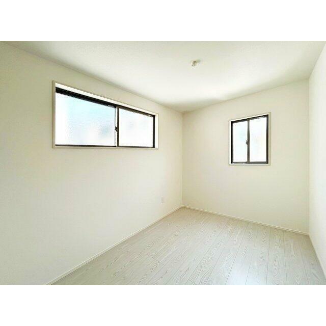 2階洋室、クローゼット完備。どんなインテリアにもあうデザインです（施工例）