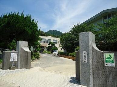 勝山小学校
