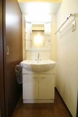 洗面化粧台がございます
