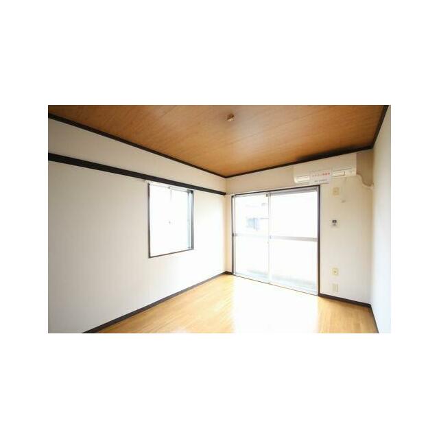 洋室５．６帖　角部屋　エアコン１台付き