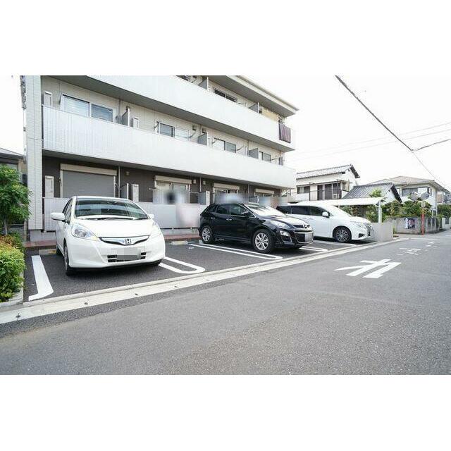 敷地内駐車場もございます。空き状況については株式会社守屋住宅　大宮西口駅前店までお問い合わせ下さい！