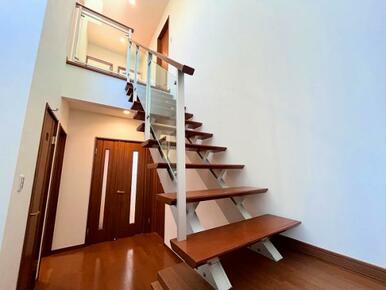 「階段」印象的な階段はクリーニング済みです