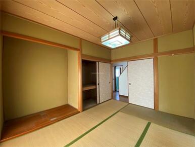 １Ｆ和室６帖。大きめの床の間のある落ち着いた空間です