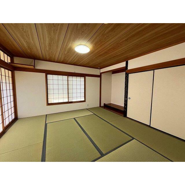 「１階和室」クロス張替と畳の表替えをしております。