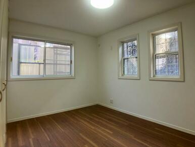 2階洋室　約6.5帖