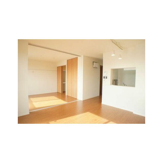 ★ＬＤＫ＆洋室☆スライディングスクリーンを開放することでＬＤＫと洋室が一体感のある空間になり、お楽…