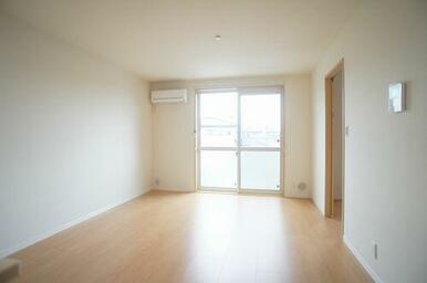 ＬＤＫにはもちろん冷暖房完備！暑い日も寒い日も快適にお過ごしいただけます！