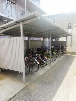 屋根付きの駐輪場