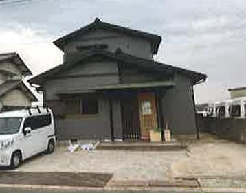 前面道路からの駐車スペースもゆったり確保