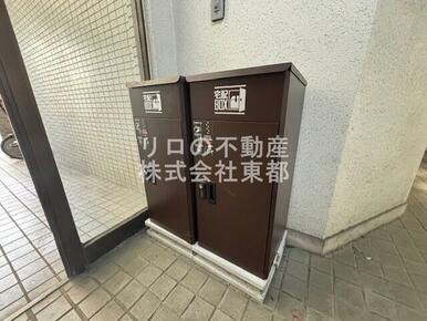 不在時でもお荷物のお預かり可能な宅配ボックス付です♪