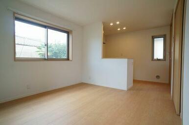 【ＣＧ加工前写真】会話をしながら料理ができる対面キッチンです♪