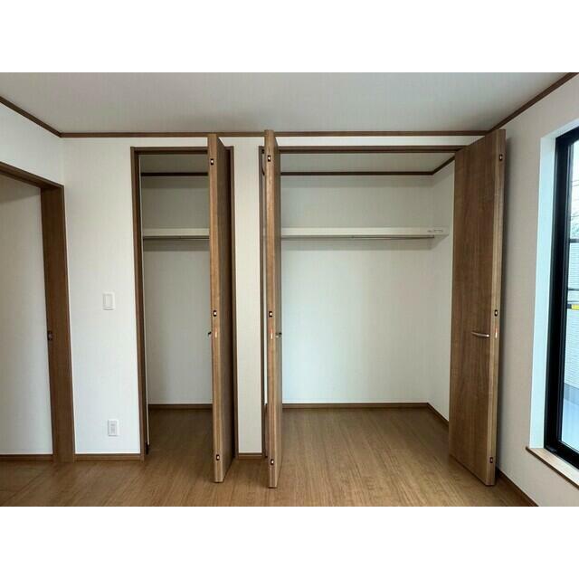＜施工例＞各部屋にクローゼット完備。ゆとりの収納で片付けも掃除もテキパキ完了。もちろん、子ども部屋にもクローゼットがあるので、早くから「自分で片付け」の習慣が身につけられます。