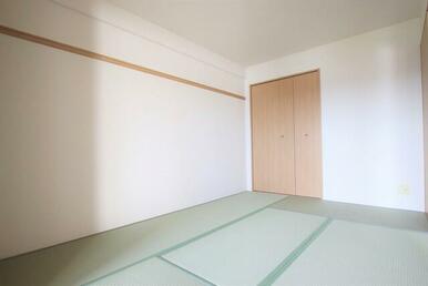 収納つきのＬＤＫ続きの和室です。