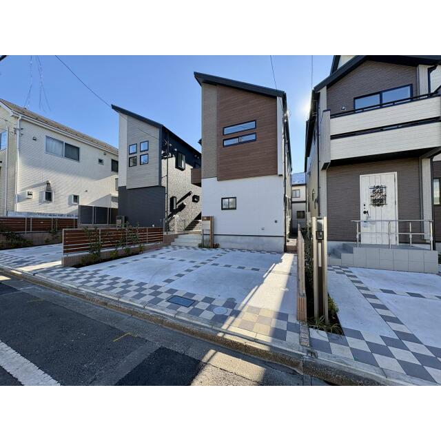 【前面道路含む現地写真】