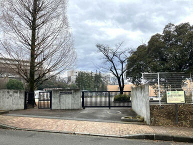 市立i稲城平尾小学校